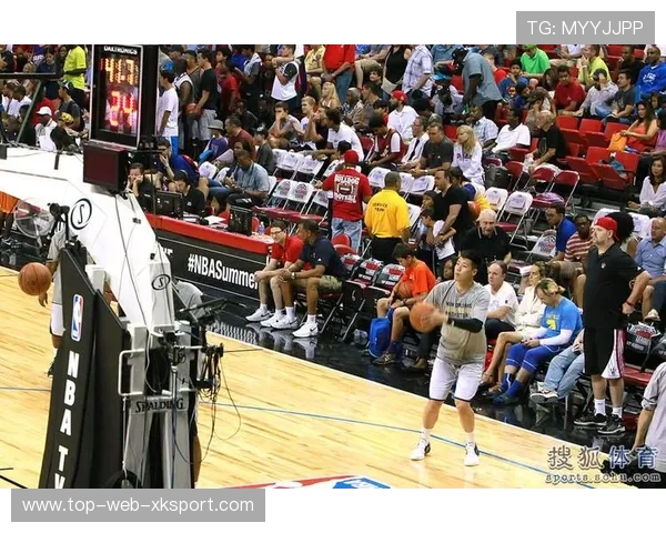 怀特三分线外果断出手